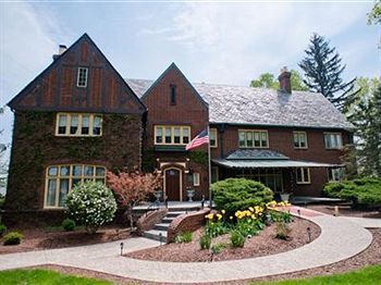 The English Inn Eaton Rapids Exteriör bild